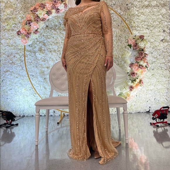 Formal Dress - Picture 3 of 4